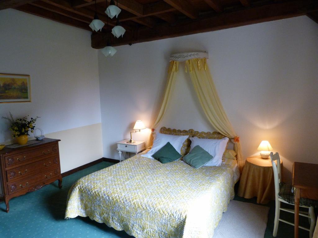 Le Moulin De Fillievres Bed & Breakfast Oda fotoğraf