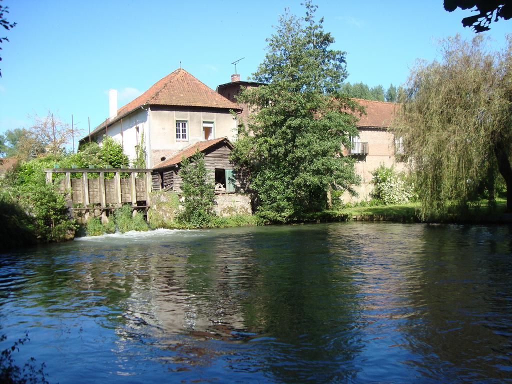 Le Moulin De Fillievres Bed & Breakfast Dış mekan fotoğraf